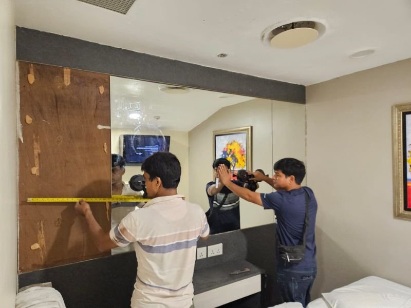 Glass mirror replacement services image