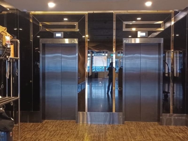 Hospitality image_lift lobby glass