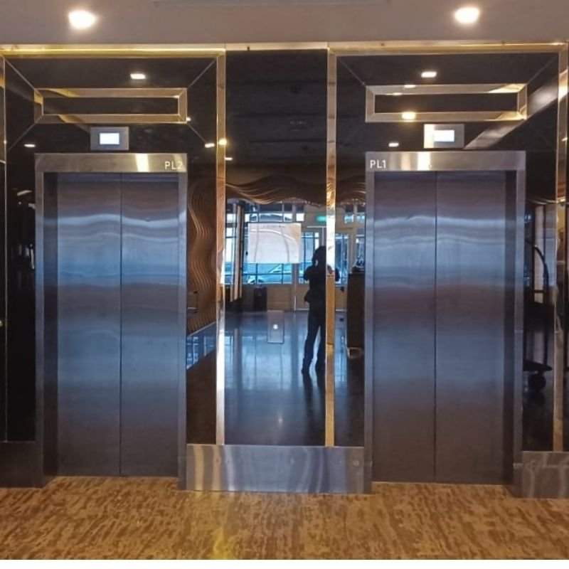 Venue hotel_black coated glass lift lobby image Venue hotel_black coated glass lift lobby image