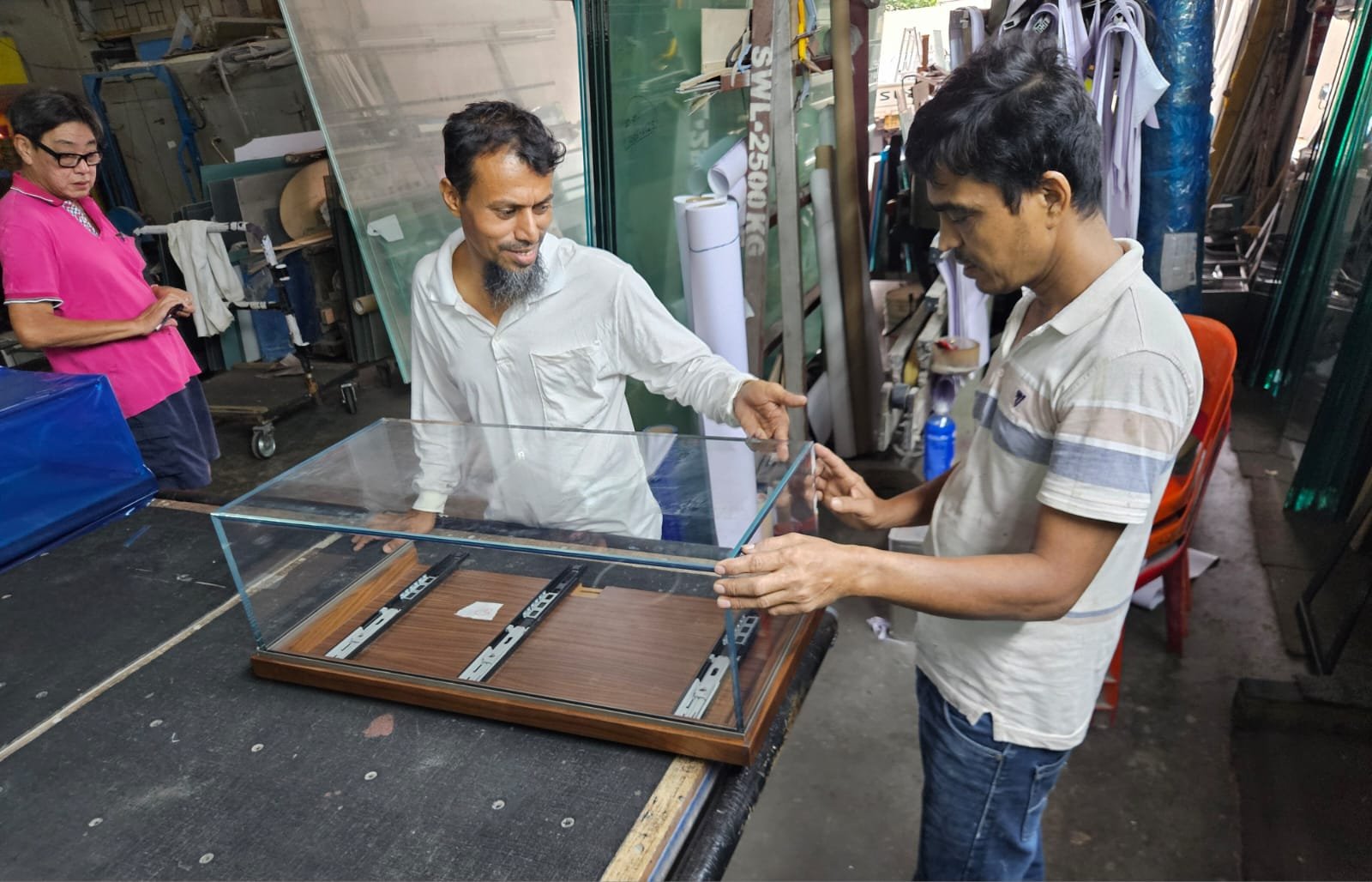 Tempered SGP laminated glass display fabrication Tempered SGP laminated glass display fabrication